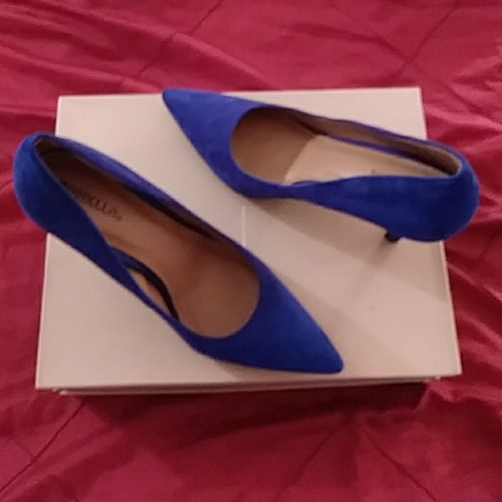 Blue suede pumps
